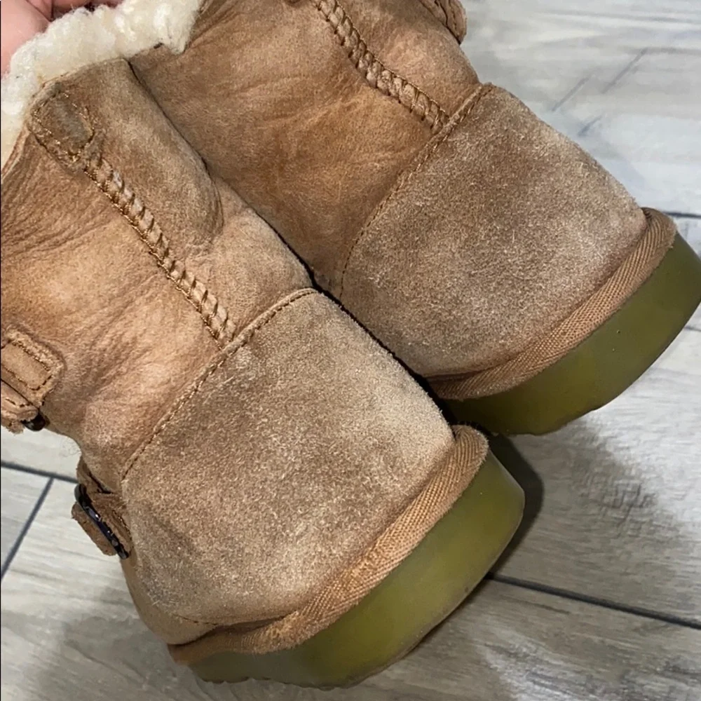 Kirkland Signature Kid's Shearling Boot Size 4